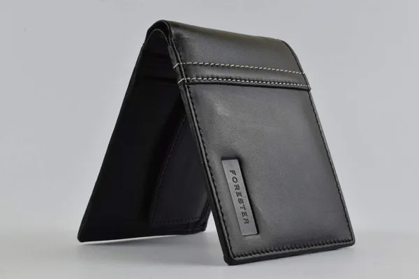 Black_Stylish_Genuine_Leather_Wallet_For_Men