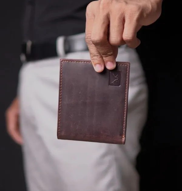 Brown_Oil-Pull_Up_Leather_Bifold_Wallet_With_Rfid_Protection_For_Men