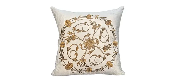 Blossoms_Designer_copper_zari_embroidered_cushion_cover_with_velvet_off_white_fabric_.
_
_Size_16x16_inch_
_
_No_filler_included
_
_Qty_-_1_unit
_
_Fabric_-_velvet
