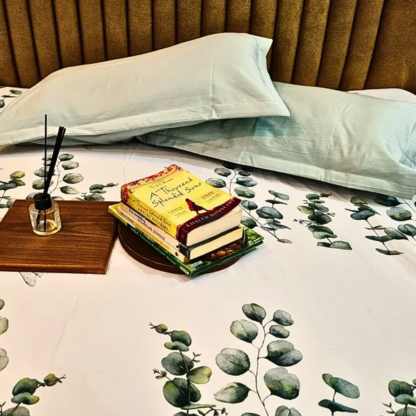 Beige_Modern_Leaf_Design_Printed_Glace_Cotton_Satin_King_Size_Double_Bedsheet_With_2_Pillow_Covers