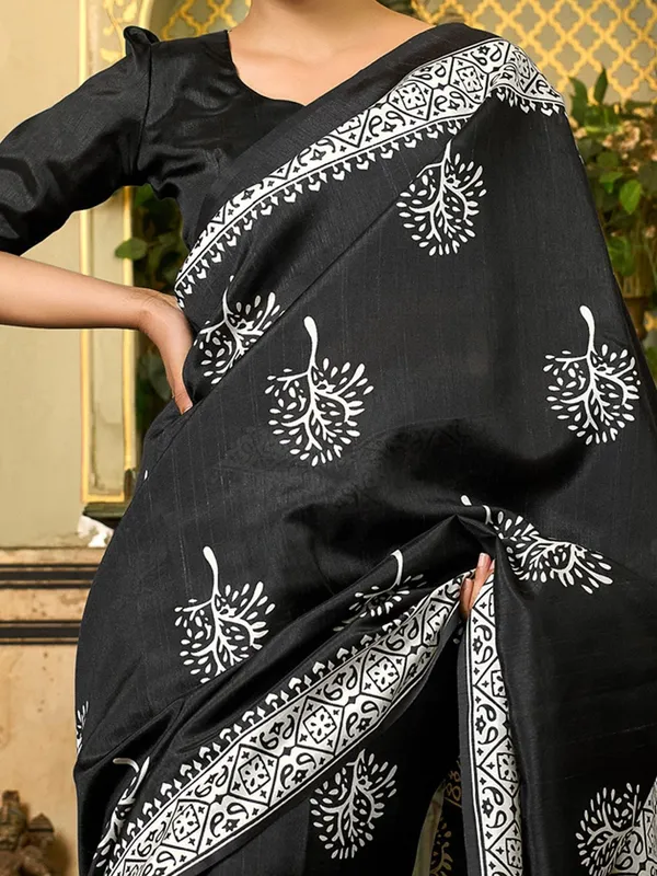 Black_Blended_Silk_Bhagalpuri_Style_Block_Print_Saree_For_Women_|_With_Unstitched_Blouse