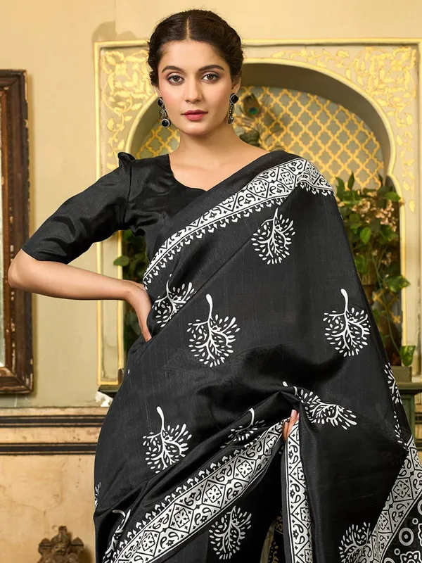 Black_Blended_Silk_Bhagalpuri_Style_Block_Print_Saree_For_Women_|_With_Unstitched_Blouse