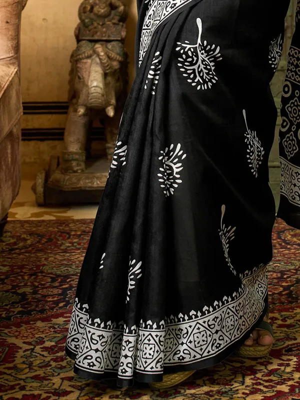 Black_Blended_Silk_Bhagalpuri_Style_Block_Print_Saree_For_Women_|_With_Unstitched_Blouse
