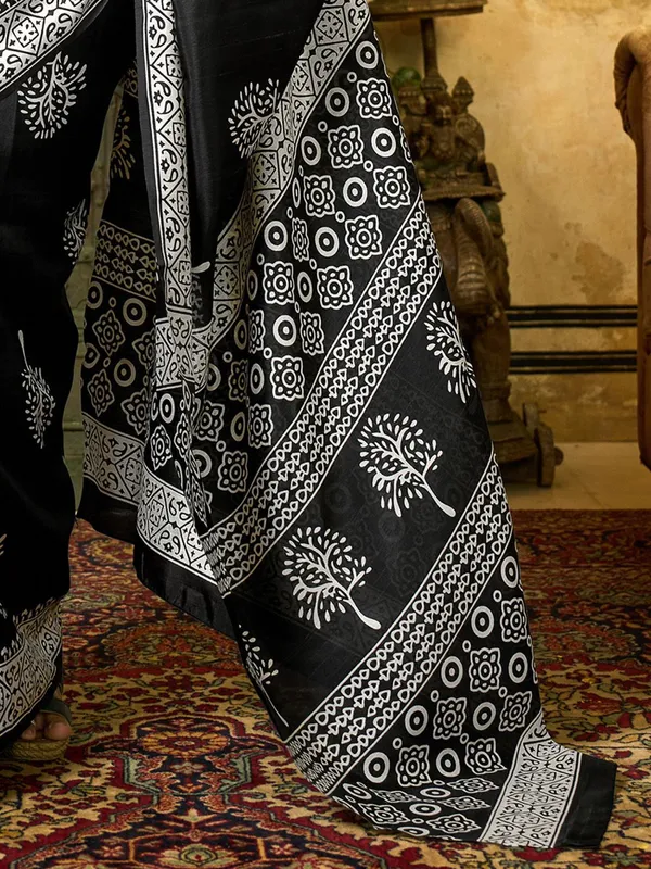 Black_Blended_Silk_Bhagalpuri_Style_Block_Print_Saree_For_Women_|_With_Unstitched_Blouse