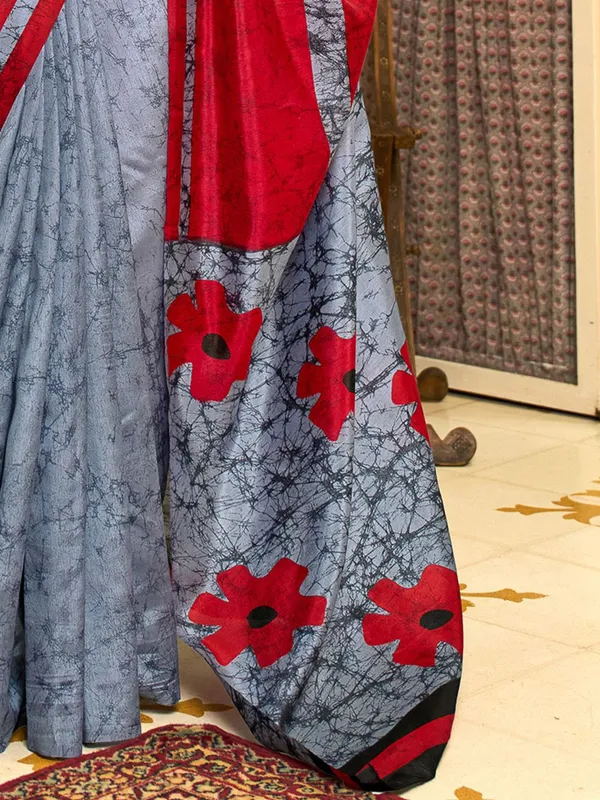 Red_&_Grey_Blended_Silk_Bhagalpuri_Style_Block_Print_Saree_For_Women_|_With_Unstitched_Blouse