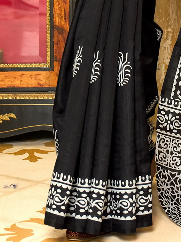 Black_&_White_Blended_Silk_Bhagalpuri_Style_Block_Print_Saree_For_Women_|_With_Unstitched_Blouse