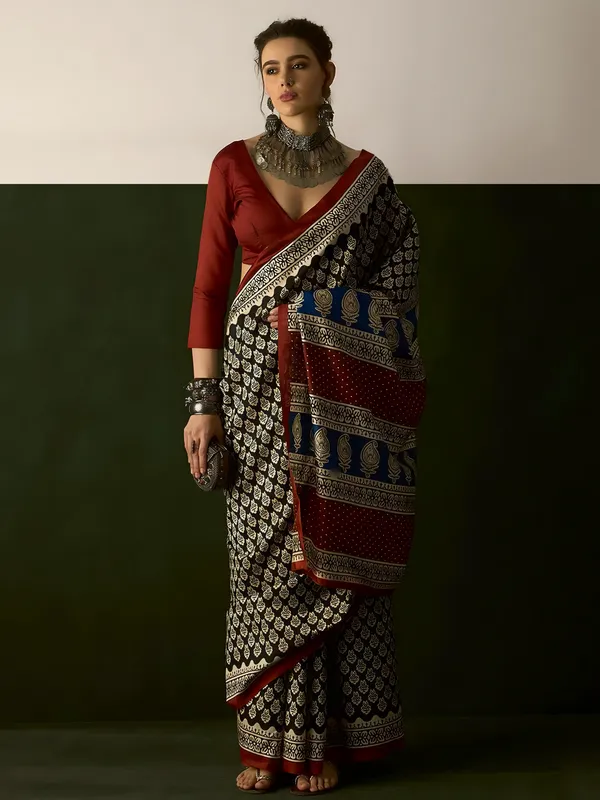 Pragati_Aaradhya_-_Black_&_White_Bhagalpuri_Art_Silk_With_Ethnic_Motifs_&_Solid_Border_Saree_For_Women_|_With_Unstitched_Blouse