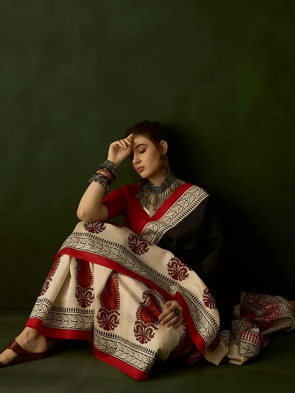 Pragati_Meher_-_Black_&_Cream_Bhagalpuri_Art_Silk_For_Timeless_Elegance_Saree_For_Women_|_With_Unstitched_Blouse