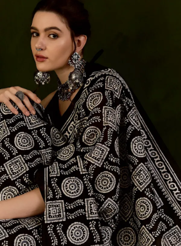 Pragati_Saanvi__-_Black_&_White_Classic_Bhagalpuri_Art_Silk_For_A_Regal_Look_Saree_For_Women_|_With_Unstitched_Blouse