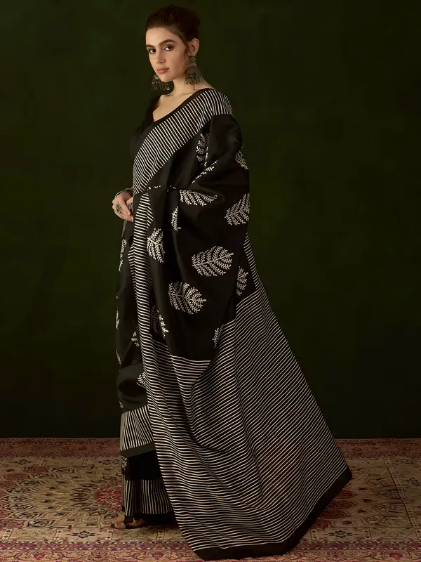 Pragati_Tanisha_-_Black_&_White_Bhagalpuri_Art_Silk_With_Ethnic_Motifs_&_Solid_Border_Saree_For_Women_|_With_Unstitched_Blouse
