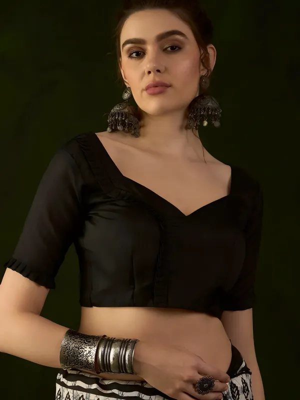 Pragati_Tanisha_-_Black_&_White_Bhagalpuri_Art_Silk_With_Ethnic_Motifs_&_Solid_Border_Saree_For_Women_|_With_Unstitched_Blouse