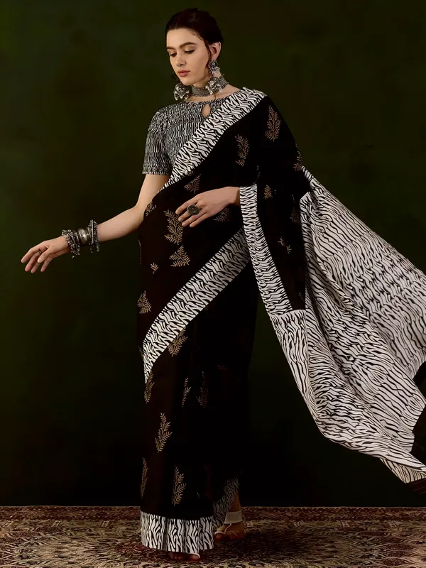 Pragati_Ishani_-_Black_&_White_Exquisite_Bhagalpuri_Art_Silk_With_Heritage_Charm_Saree_For_Women_|_With_Unstitched_Blouse