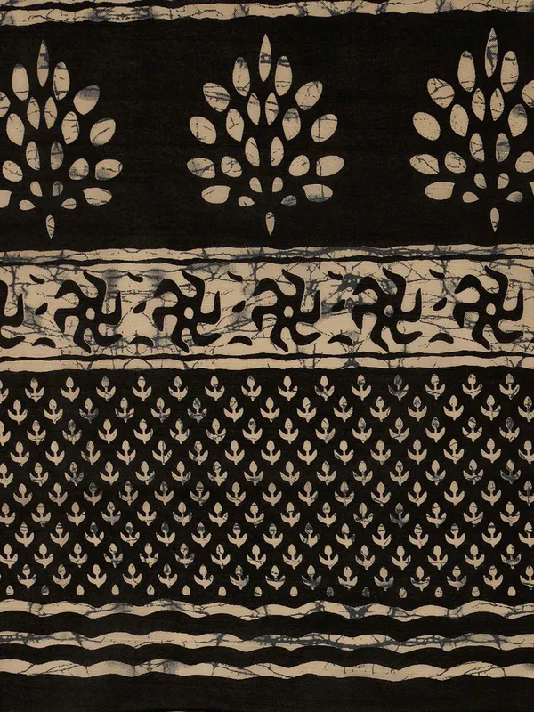 Pragati_Anvika_-_Black_&_White_Graceful_Bhagalpuri_Art_Silk_With_Elegant_Motifs_Saree_For_Women_|_With_Unstitched_Blouse