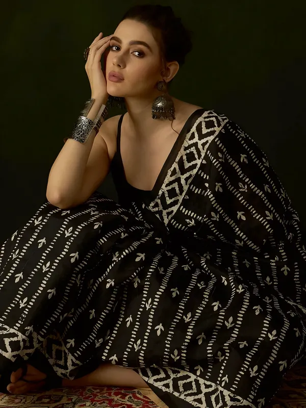Black_&_White_Bhagalpuri_Art_Silk_Saree_By_Pragati_Vanya_–_Ethnic_Elegance_|_With_Unstitched_Blouse