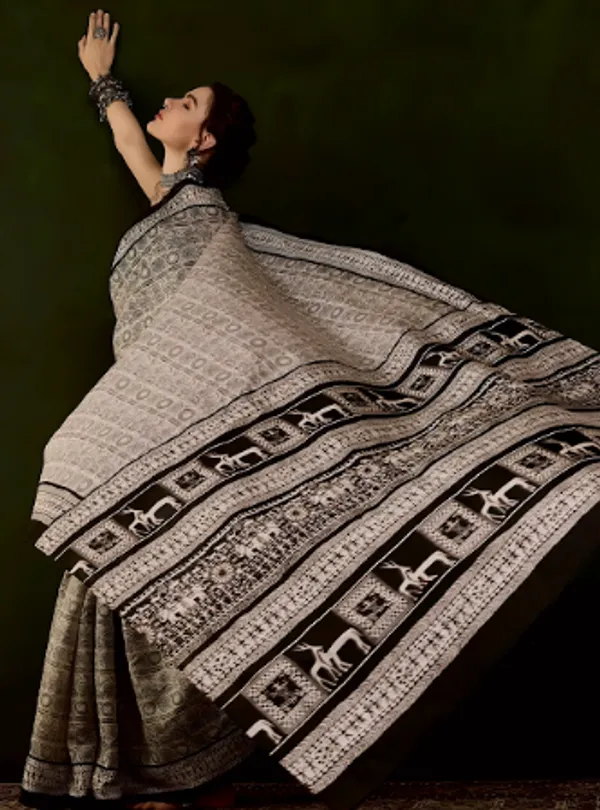 Pragati_Kiara_-_Beige_&_Black_Traditional_Art_Silk_With_Timeless_Appeal_Saree_For_Women_|_With_Unstitched_Blouse
