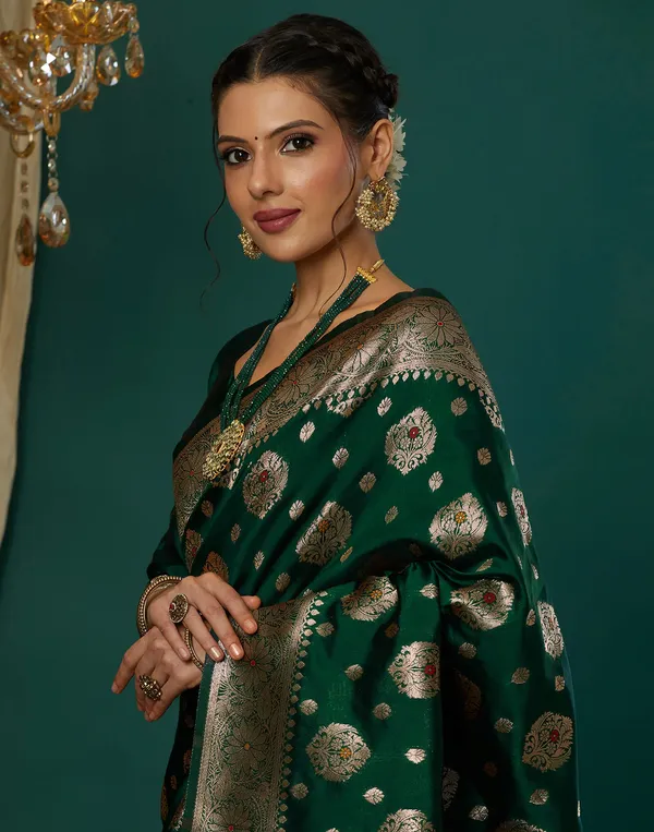 Dark_Green_Silk_Blend_Banarasi_Saree_With_Unstitched_Blouse_Piece