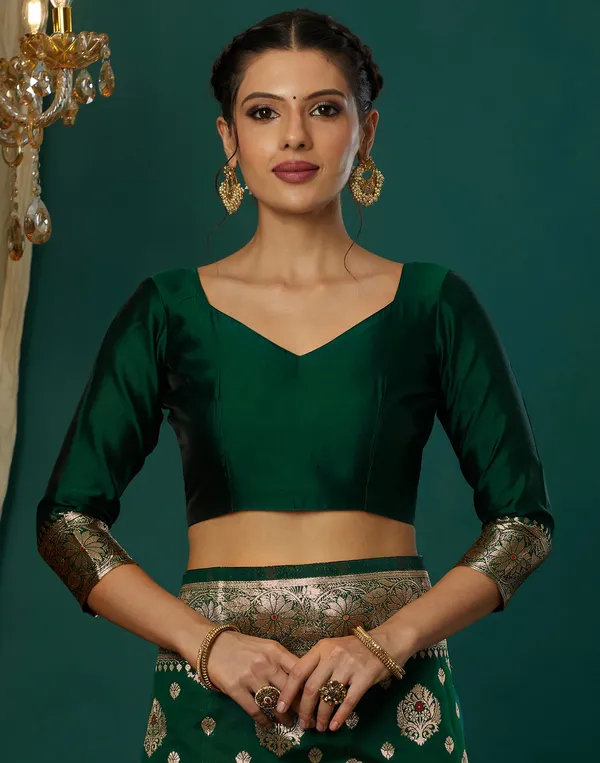 Dark_Green_Silk_Blend_Banarasi_Saree_With_Unstitched_Blouse_Piece