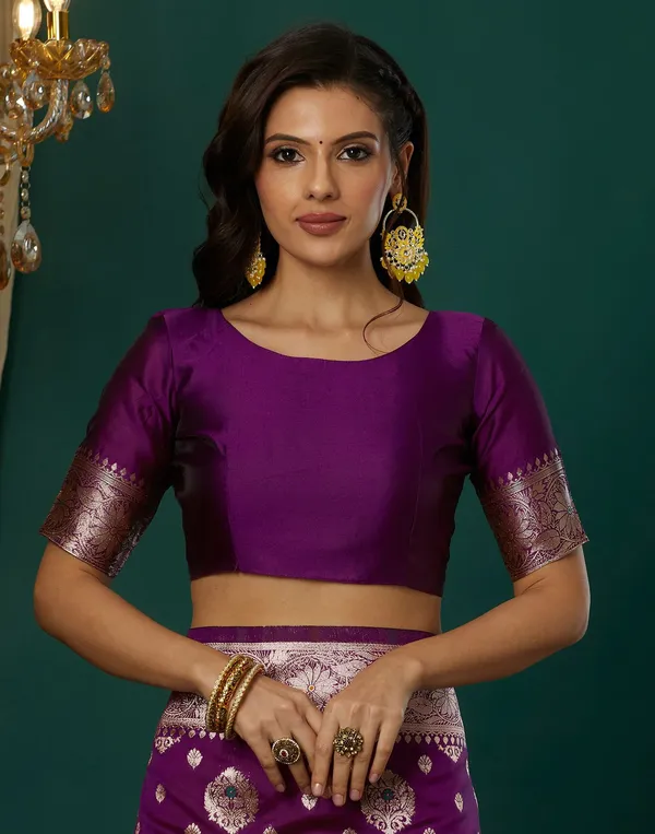 Wine_Elegant_Silk_Blend_Banarasi_Saree_With_Unstitched_Blouse_Piece