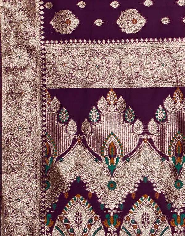 Wine_Elegant_Silk_Blend_Banarasi_Saree_With_Unstitched_Blouse_Piece