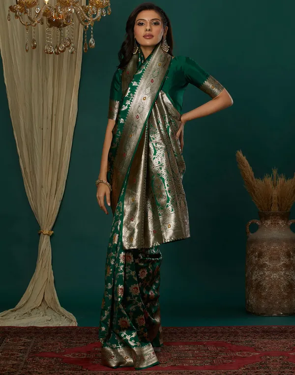 Dark_Green_Elegant_Silk_Blend_Kanjeevaram_Saree_With_Unstitched_Blouse_Piece