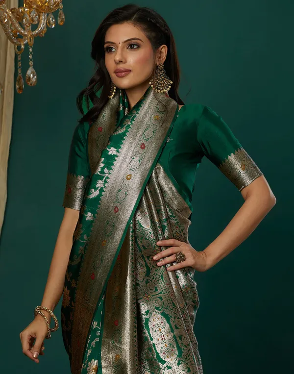 Dark_Green_Elegant_Silk_Blend_Kanjeevaram_Saree_With_Unstitched_Blouse_Piece