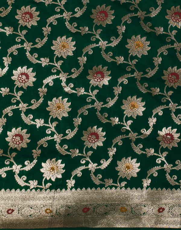 Dark_Green_Elegant_Silk_Blend_Kanjeevaram_Saree_With_Unstitched_Blouse_Piece