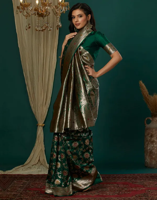 Dark_Green_Elegant_Silk_Blend_Kanjeevaram_Saree_With_Unstitched_Blouse_Piece
