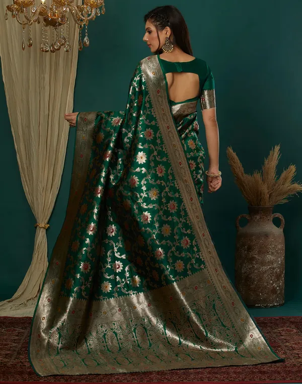 Dark_Green_Elegant_Silk_Blend_Kanjeevaram_Saree_With_Unstitched_Blouse_Piece