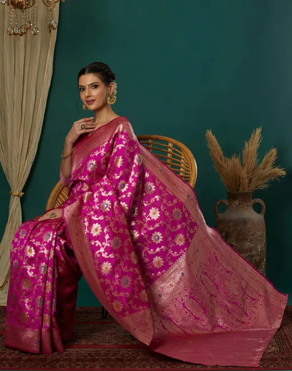 Pink_Elegant_Silk_Blend_Kanjeevaram_Saree_With_Unstitched_Blouse_Piece