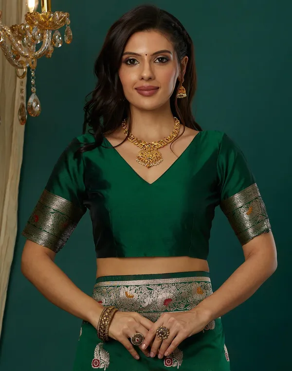 Dark_Green_Elegant_Silk_Blend_Baluchari_Saree_With_Unstitched_Blouse_Piece