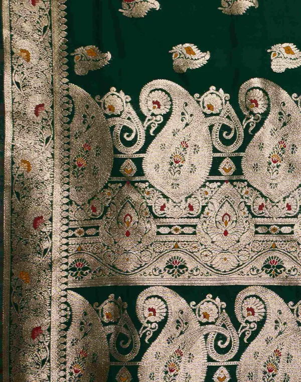 Dark_Green_Elegant_Silk_Blend_Baluchari_Saree_With_Unstitched_Blouse_Piece