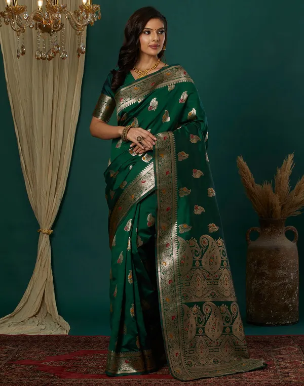 Dark_Green_Elegant_Silk_Blend_Baluchari_Saree_With_Unstitched_Blouse_Piece