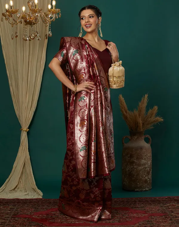 Maroon_Elegant_Silk_Blend_Baluchari_Saree_With_Unstitched_Blouse_Piece