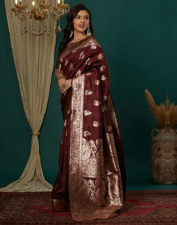 Maroon_Elegant_Silk_Blend_Baluchari_Saree_With_Unstitched_Blouse_Piece