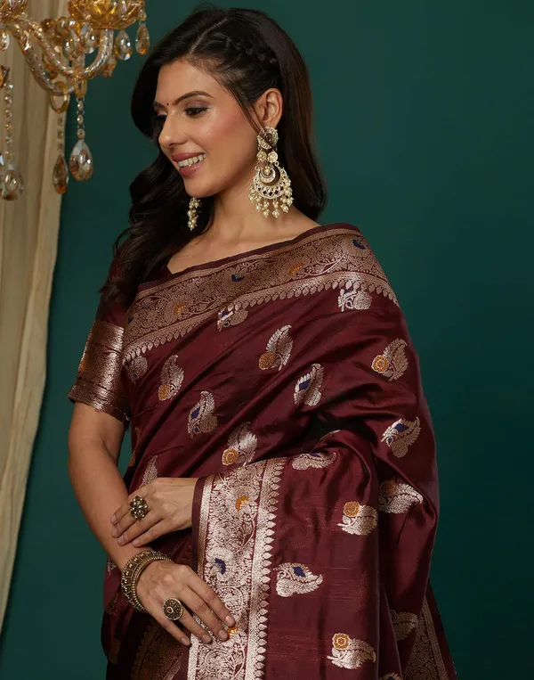 Maroon_Elegant_Silk_Blend_Baluchari_Saree_With_Unstitched_Blouse_Piece