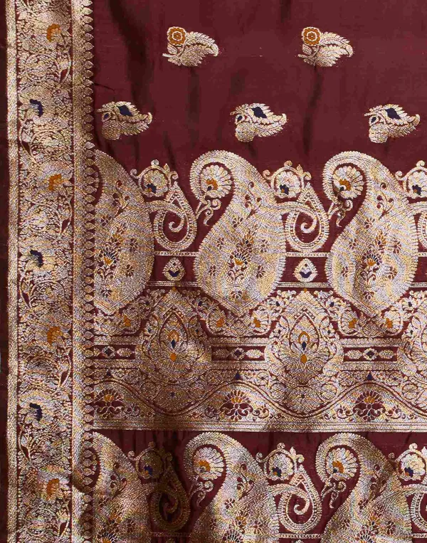 Maroon_Elegant_Silk_Blend_Baluchari_Saree_With_Unstitched_Blouse_Piece