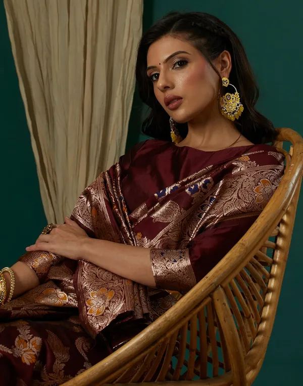 Maroon_Elegant_Silk_Blend_Maheshwari_Saree_With_Unstitched_Blouse_Piece