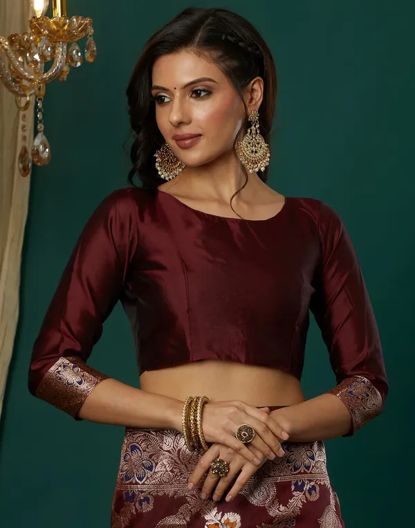 Maroon_Elegant_Silk_Blend_Maheshwari_Saree_With_Unstitched_Blouse_Piece