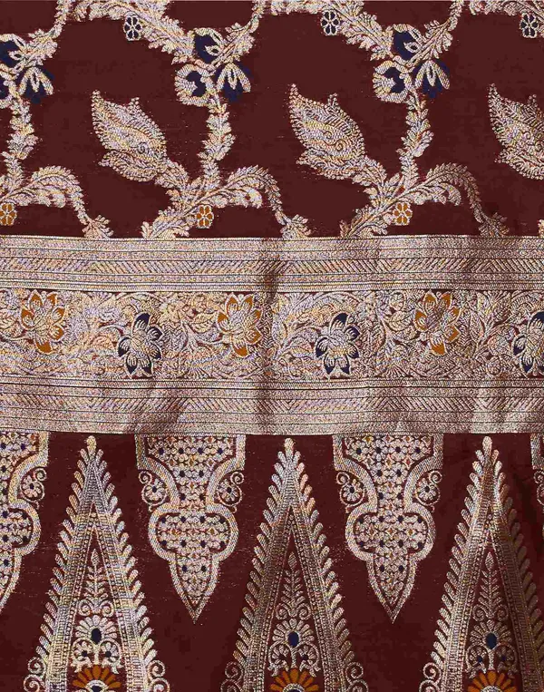 Maroon_Elegant_Silk_Blend_Maheshwari_Saree_With_Unstitched_Blouse_Piece