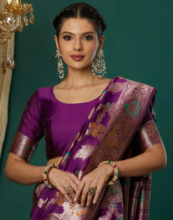 Wine_Elegant_Silk_Blend_Maheshwari_Saree_With_Unstitched_Blouse_Piece
