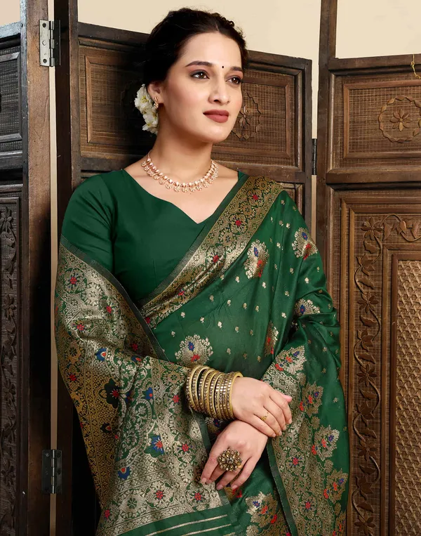 Dark_Green_Silk_Blend_Banarasi_Saree_With_Unstitched_Blouse_Piece