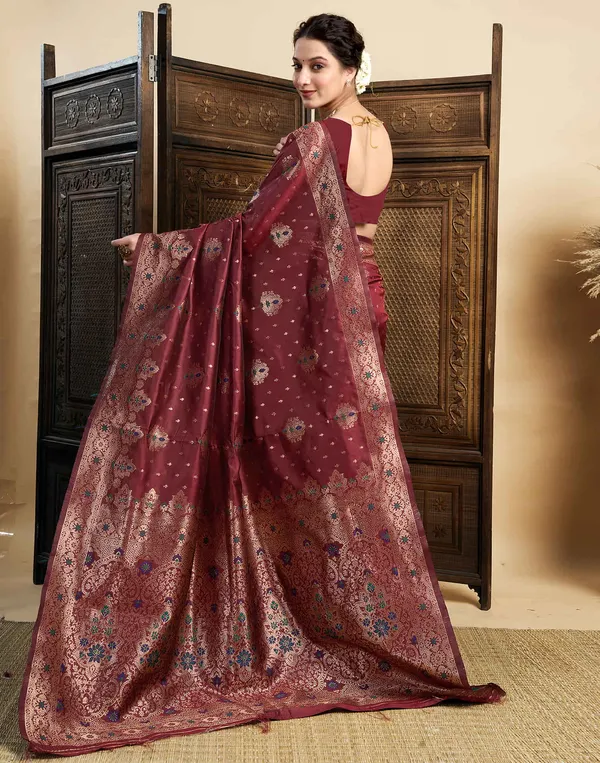 Maroon_Elegant_Silk_Blend_Banarasi_Saree_With_Unstitched_Blouse_Piece