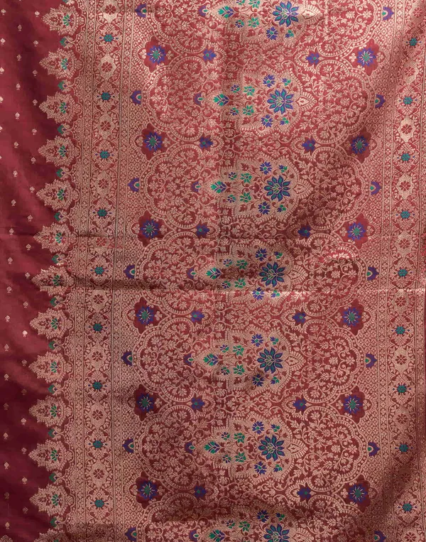 Maroon_Elegant_Silk_Blend_Banarasi_Saree_With_Unstitched_Blouse_Piece
