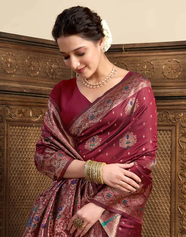 Maroon_Elegant_Silk_Blend_Banarasi_Saree_With_Unstitched_Blouse_Piece