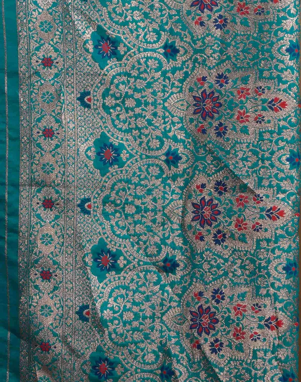 Rama_Silk_Blend_Banarasi_Saree_With_Unstitched_Blouse_Piece