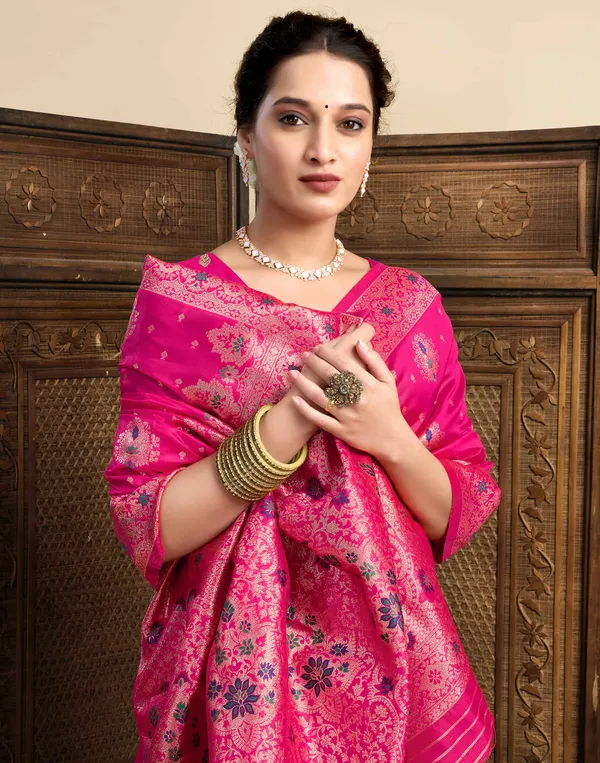 Pink_Silk_Blend_Banarasi_Saree_With_Unstitched_Blouse_Piece