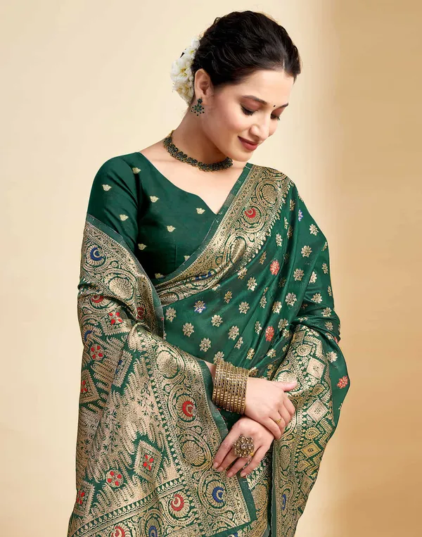 Dark_Green_Silk_Blend_Kanjeevaram_Saree_With_Unstitched_Blouse_Piece