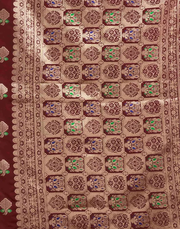Maroon_Silk_Blend_Baluchari_Saree_With_Unstitched_Blouse_Piece