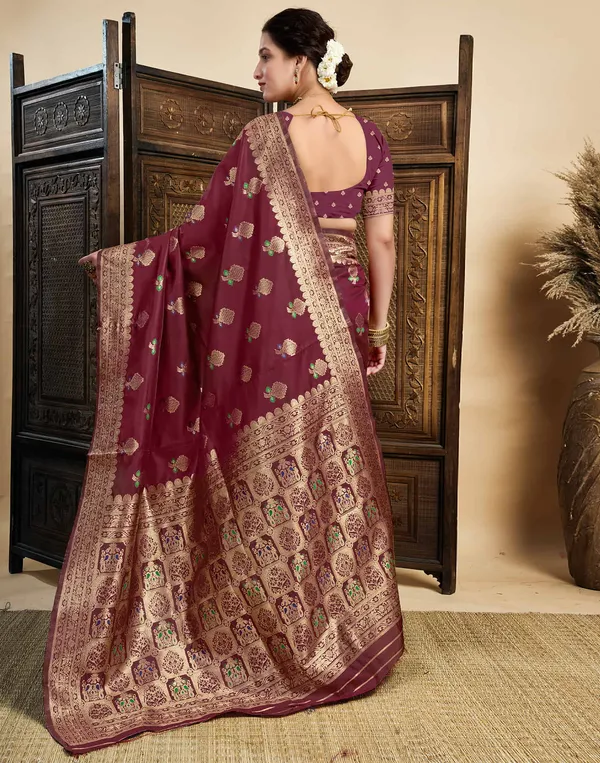 Maroon_Silk_Blend_Baluchari_Saree_With_Unstitched_Blouse_Piece