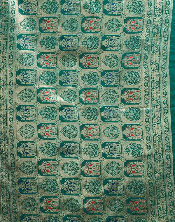 Rama_Silk_Blend_Baluchari_Saree_With_Unstitched_Blouse_Piece